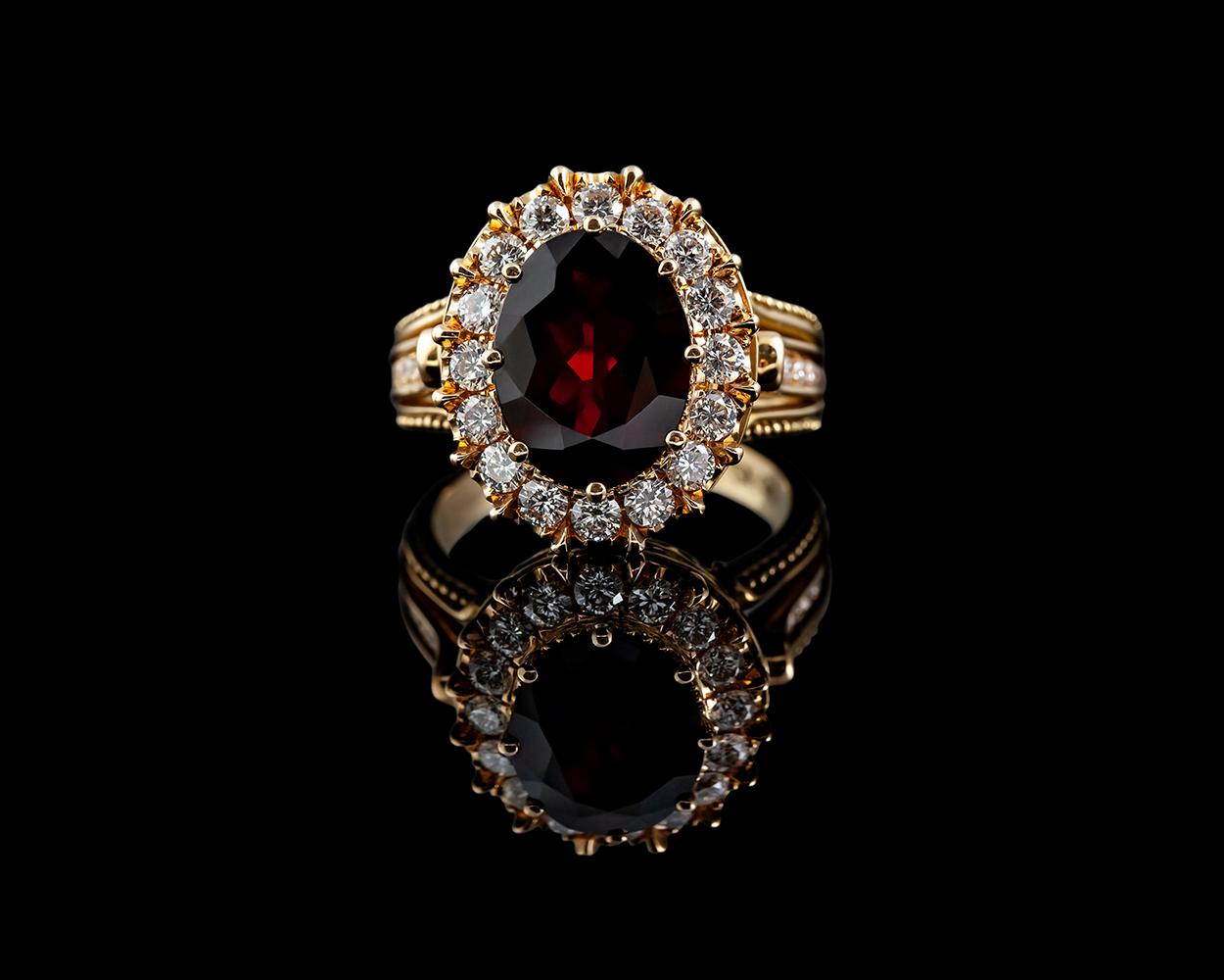 Classic Garnet Ring with hot Enamel