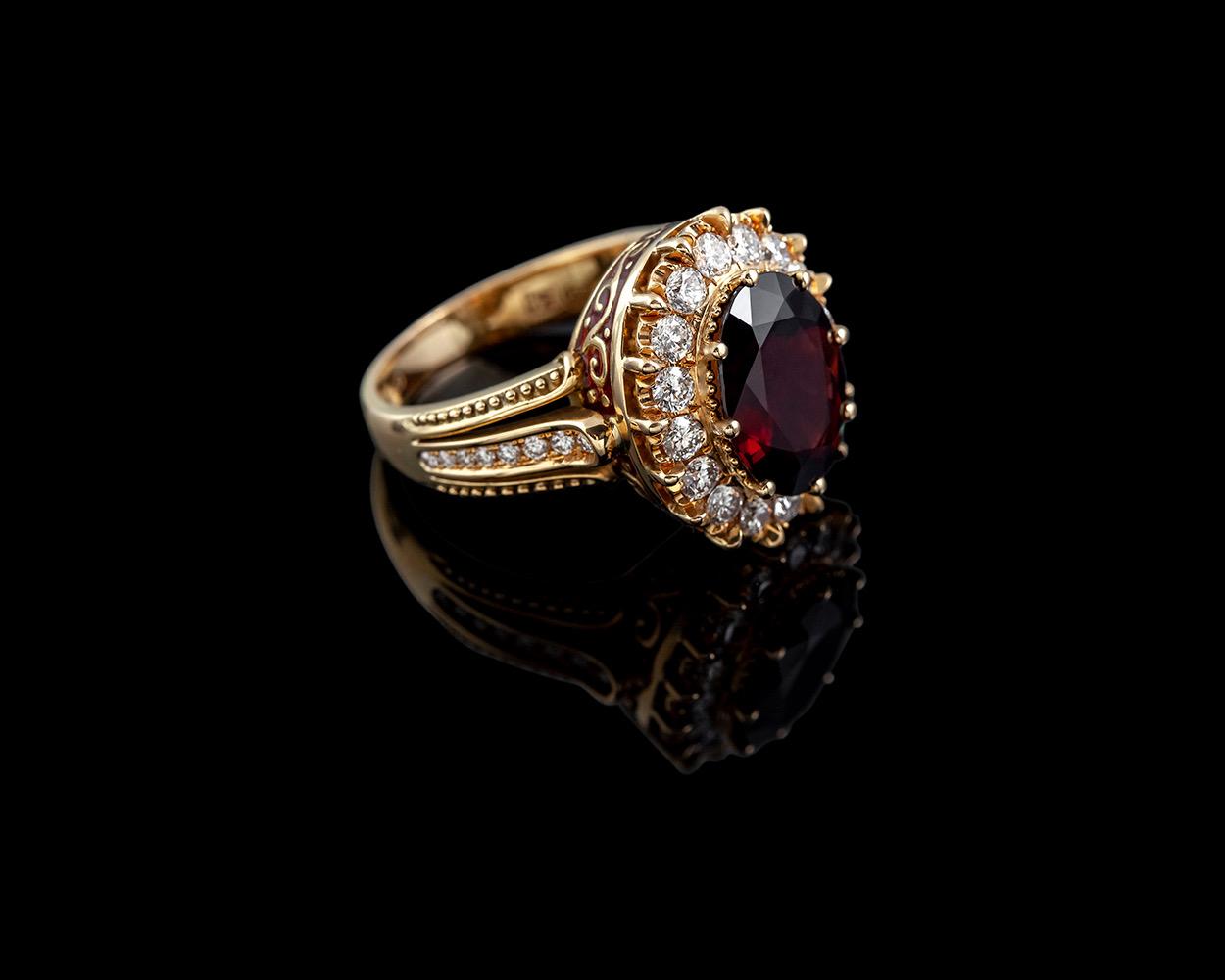Classic Garnet Ring with hot Enamel